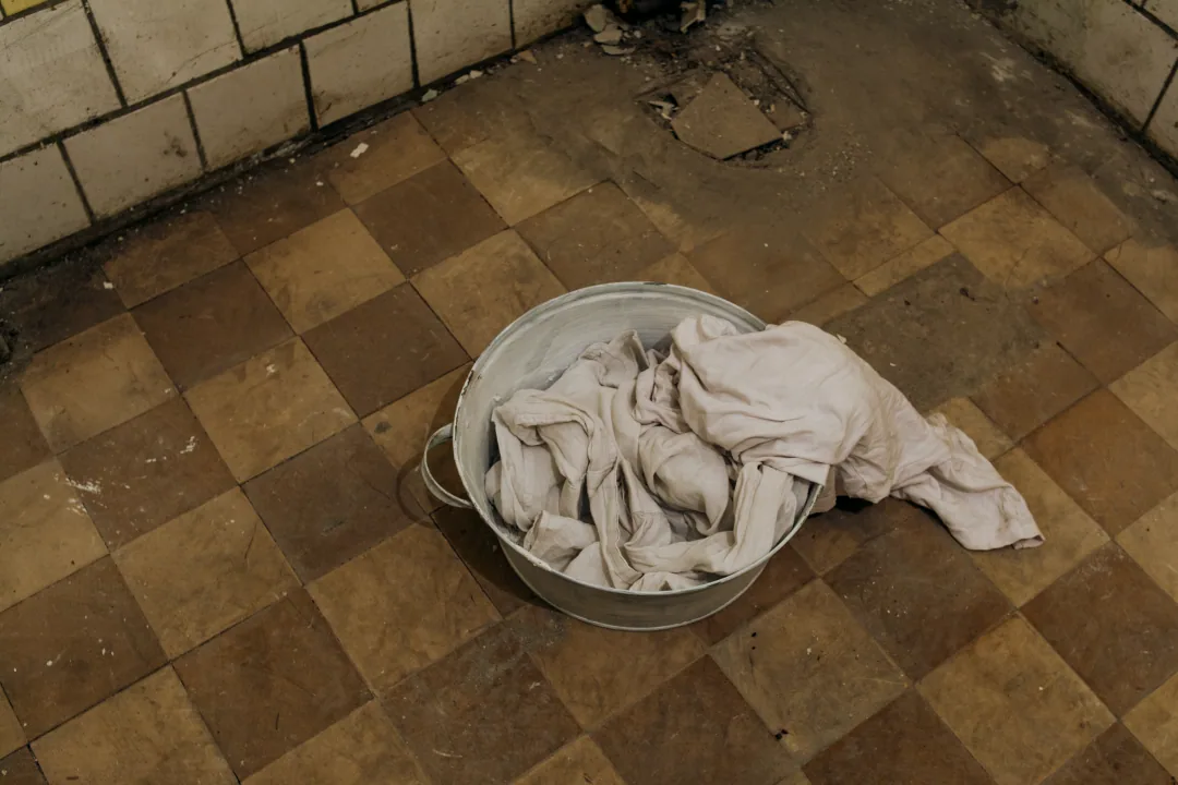 Silence No. 13 — installation by Ivan-David Kadaner, bathroom